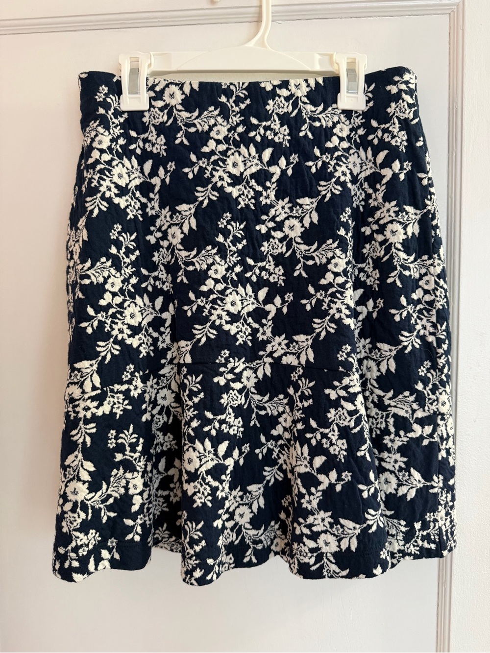 NWT Loft navy and white floral skirt, size XS